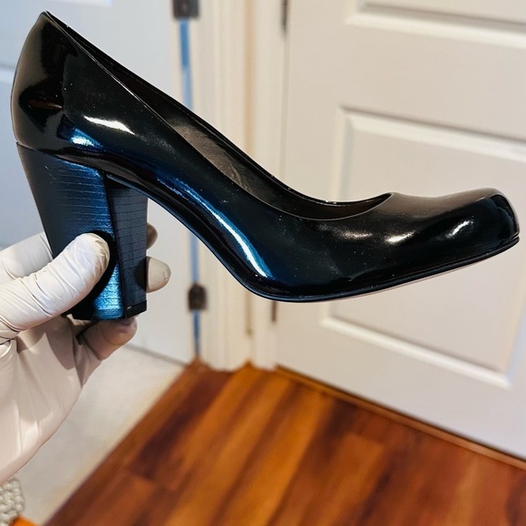 Vince Camito Elegant Black Patent Leather Heels. - Picture 10 of 13